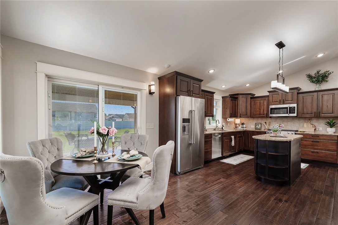 6840 Lakeshore Drive
