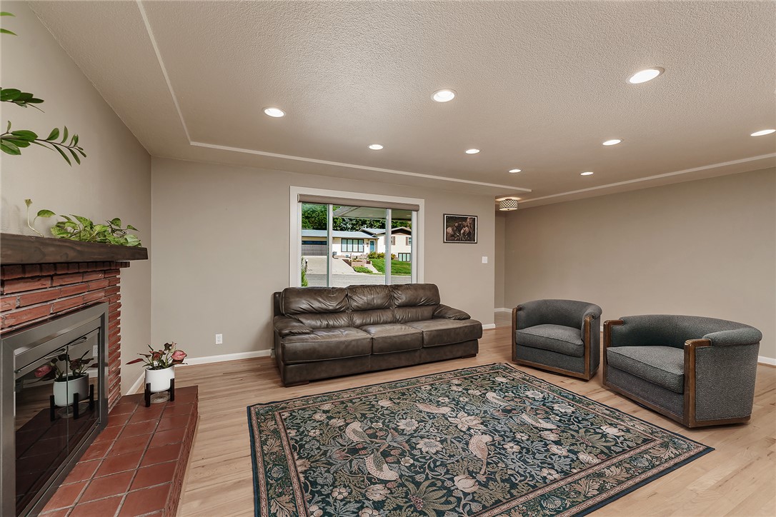 2416 Cascade Avenue