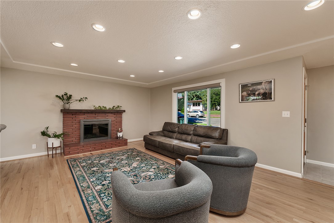 2416 Cascade Avenue