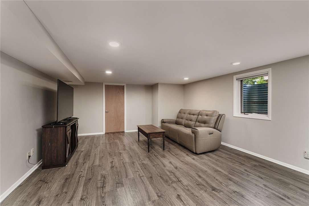 2416 Cascade Avenue
