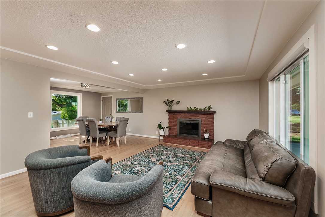 2416 Cascade Avenue