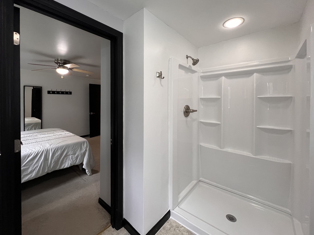 70 Granby Heights Unit: 70