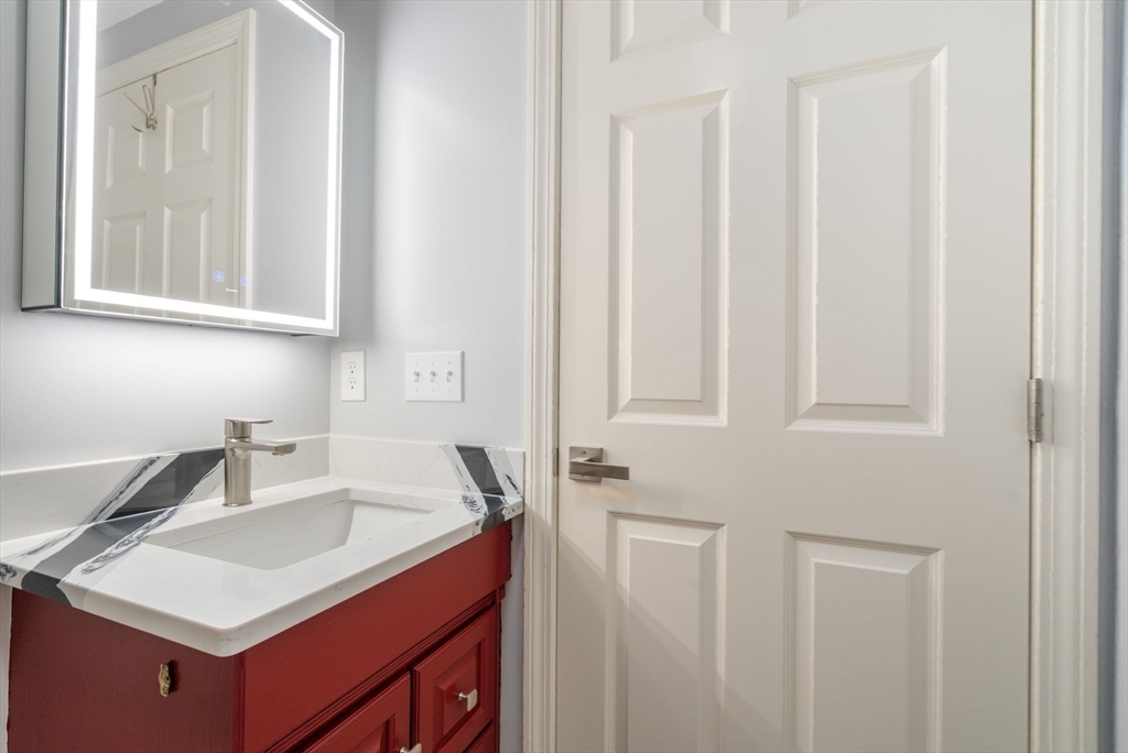 70 Granby Heights Unit: 70