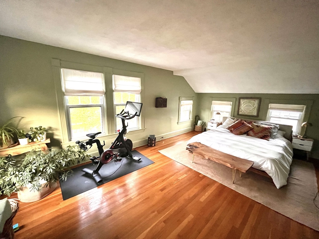 33 Montgomery Ave