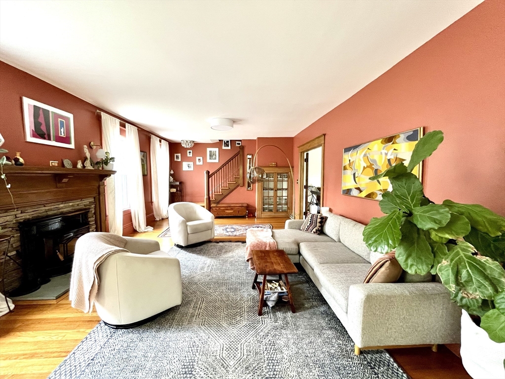 33 Montgomery Ave
