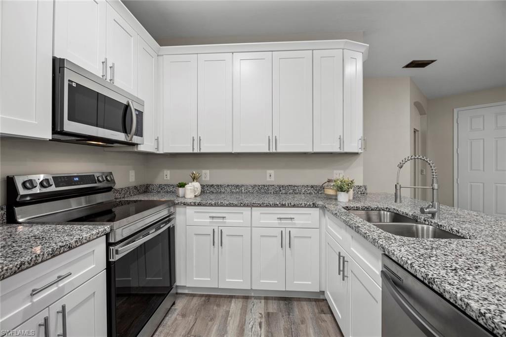 9342 Lake Abby LN