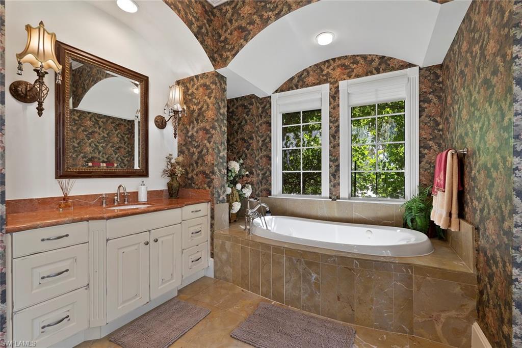 611 Eighteenth AVE S