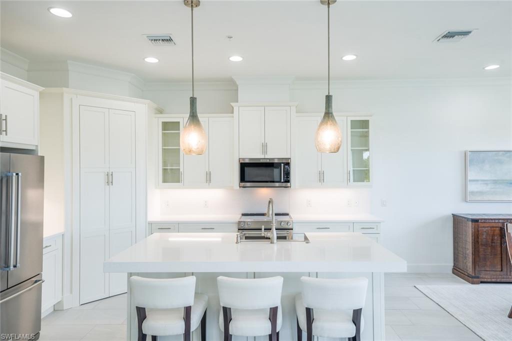 6585 Dominica DR # 201