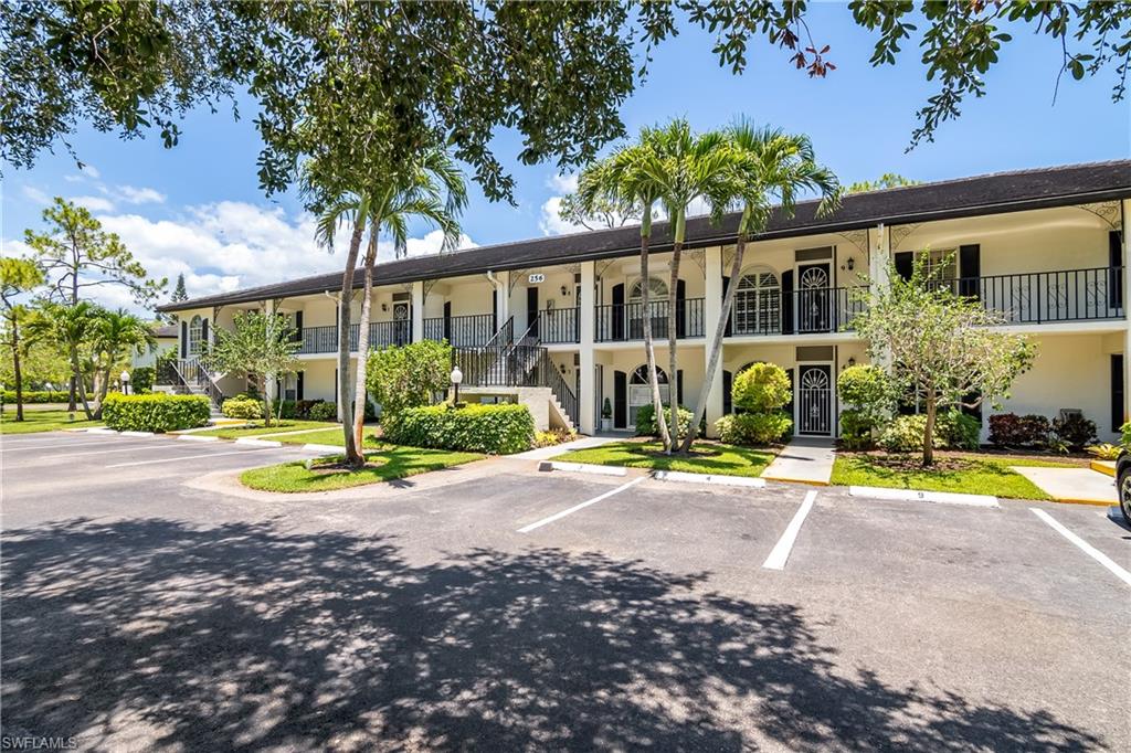 256 Deerwood CIR # 4