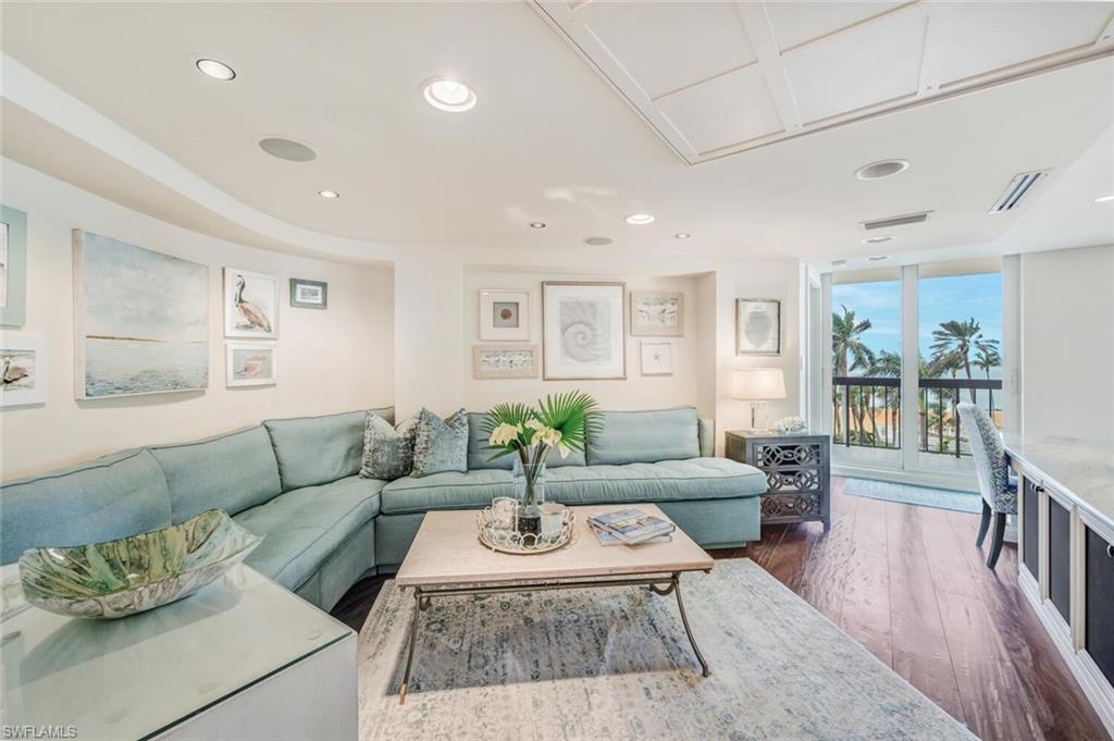 4551 Gulf Shore BLVD N # 402