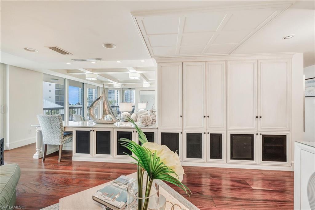 4551 Gulf Shore BLVD N # 402