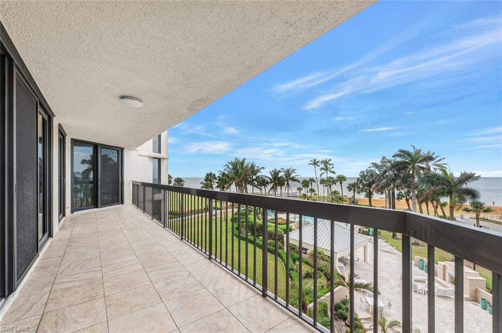 4551 Gulf Shore BLVD N # 402