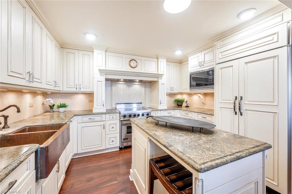 4551 Gulf Shore BLVD N # 402