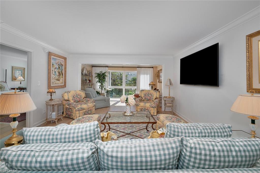 1900 Gulf Shore BLVD N # 103