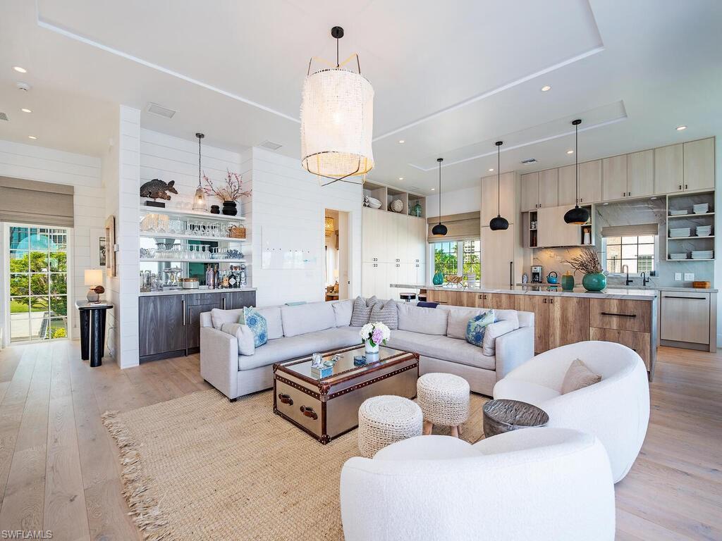 4000 Gulf Shore BLVD N # 1600