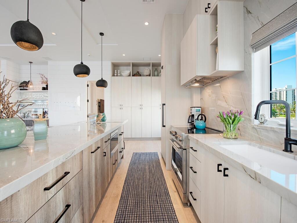 4000 Gulf Shore BLVD N # 1600