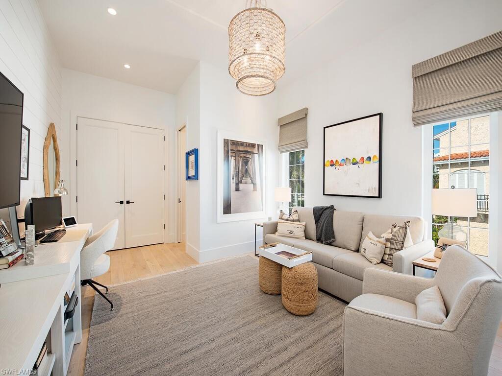 4000 Gulf Shore BLVD N # 1600