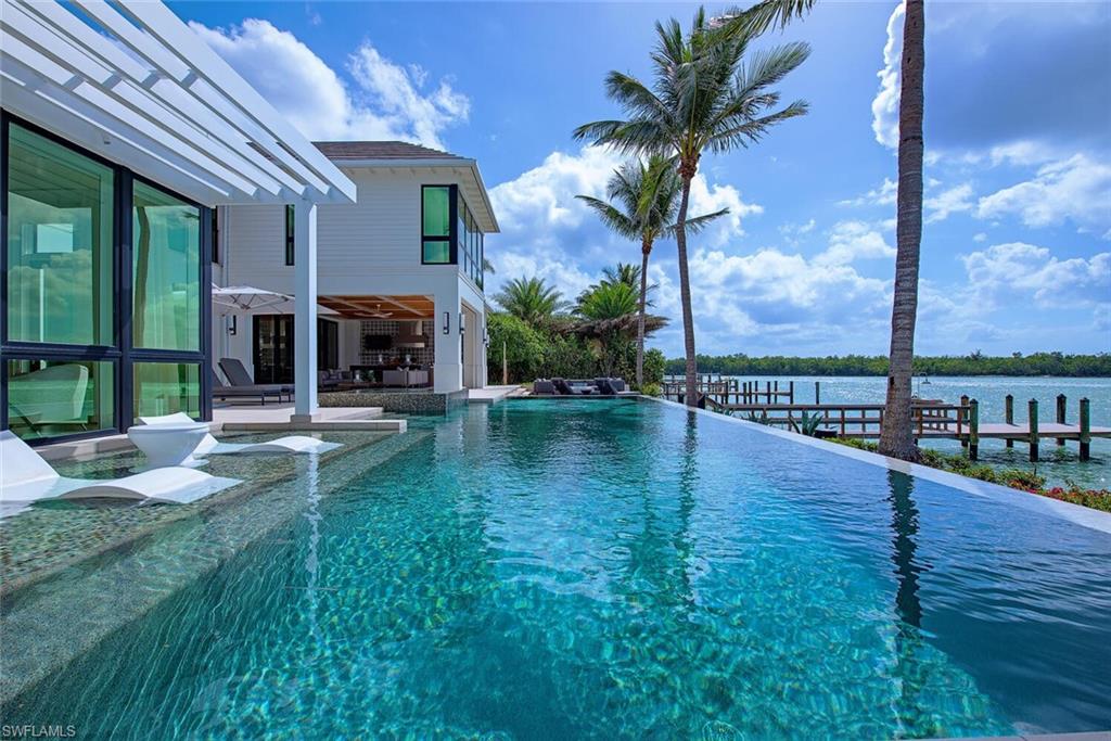 700 Admiralty Parade W