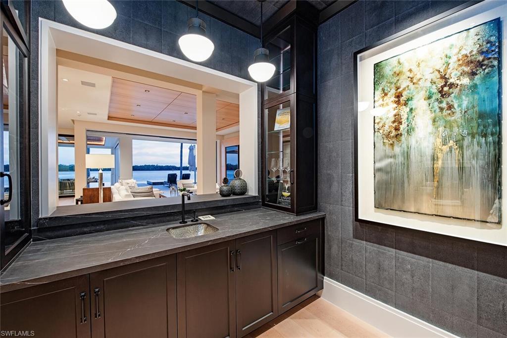 700 Admiralty Parade W