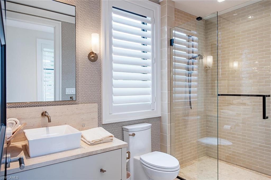 700 Admiralty Parade W