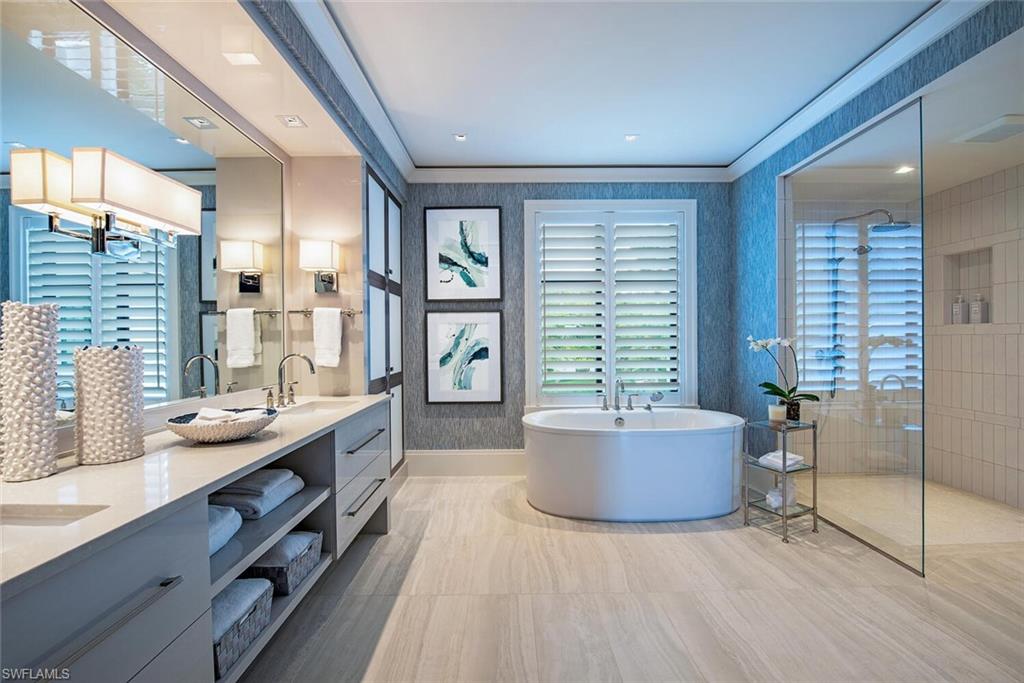 700 Admiralty Parade W