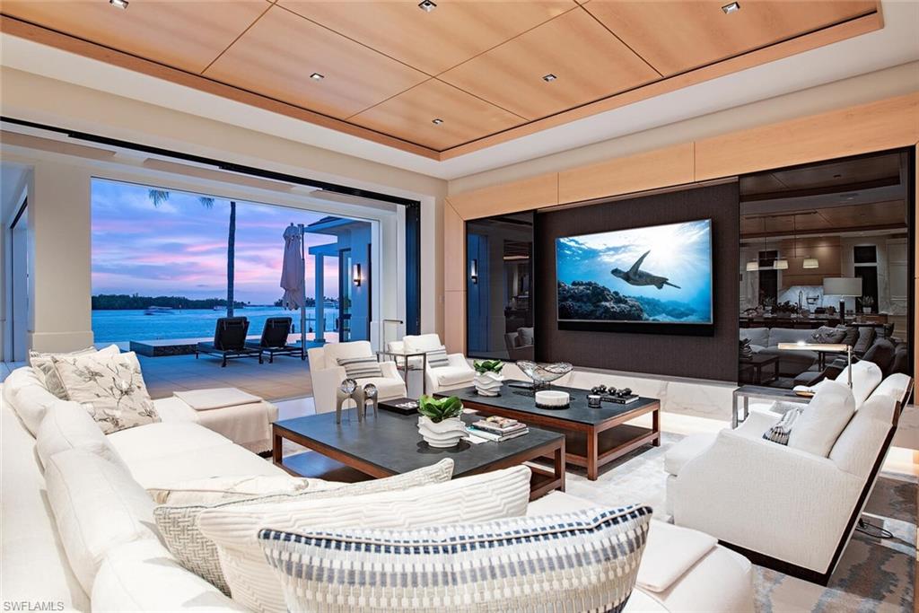 700 Admiralty Parade W