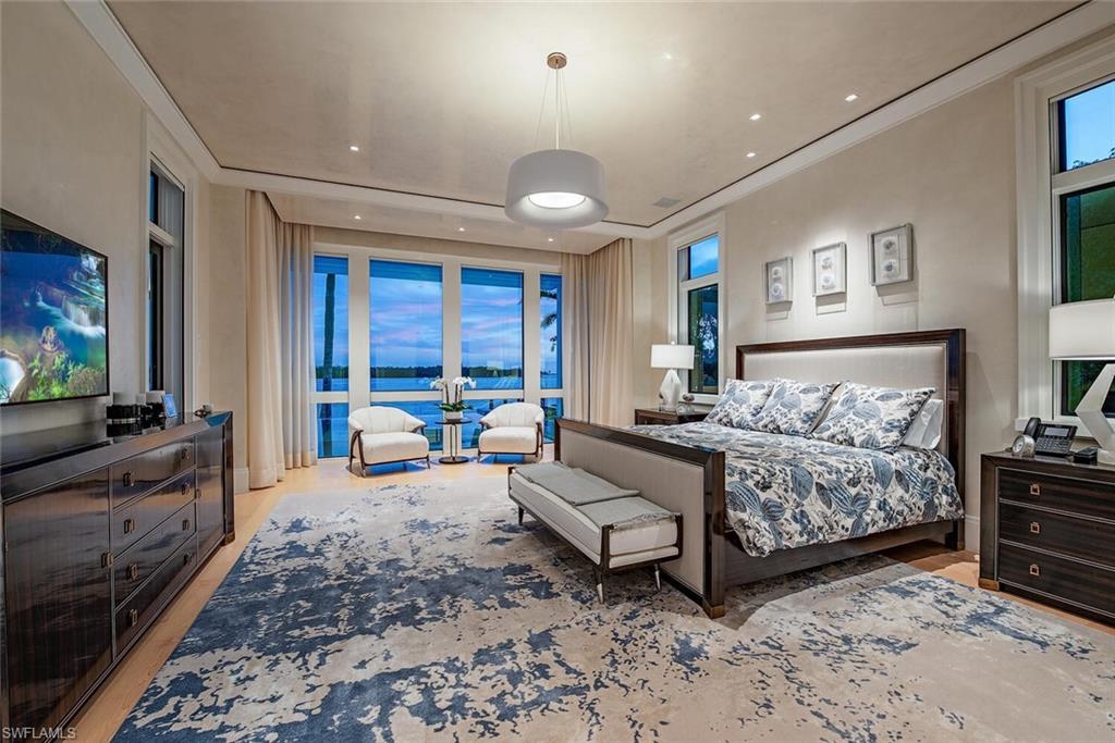 700 Admiralty Parade W