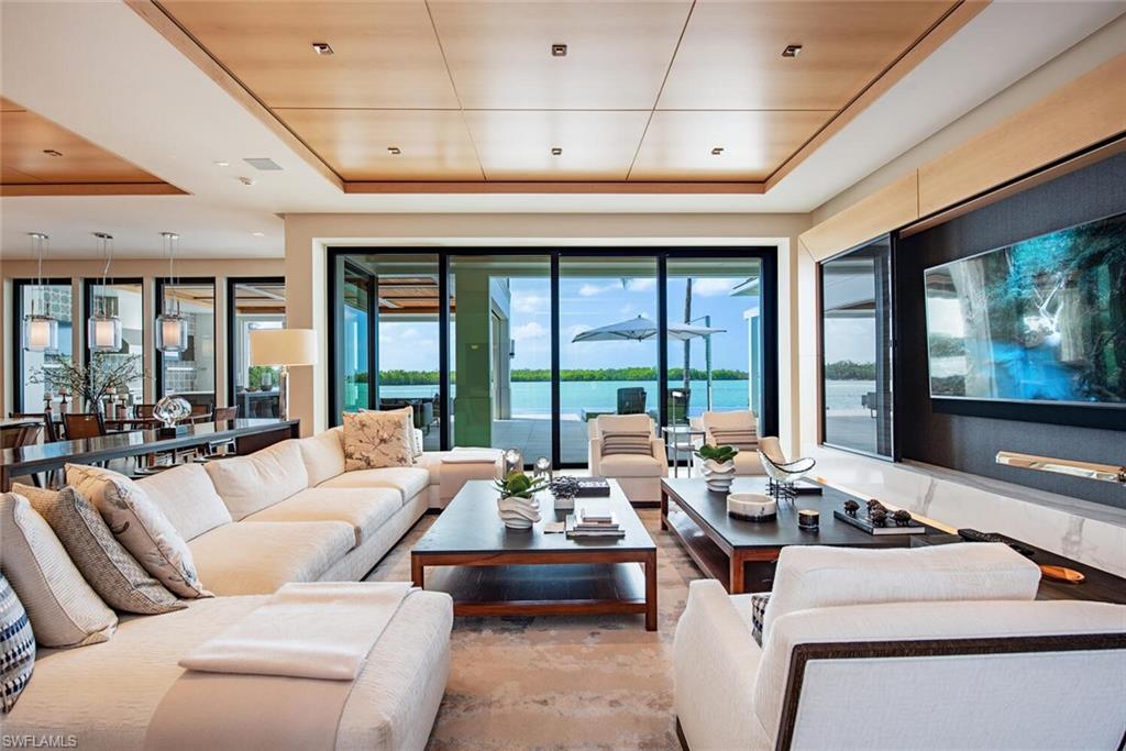 700 Admiralty Parade W