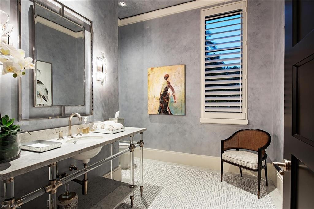 700 Admiralty Parade W