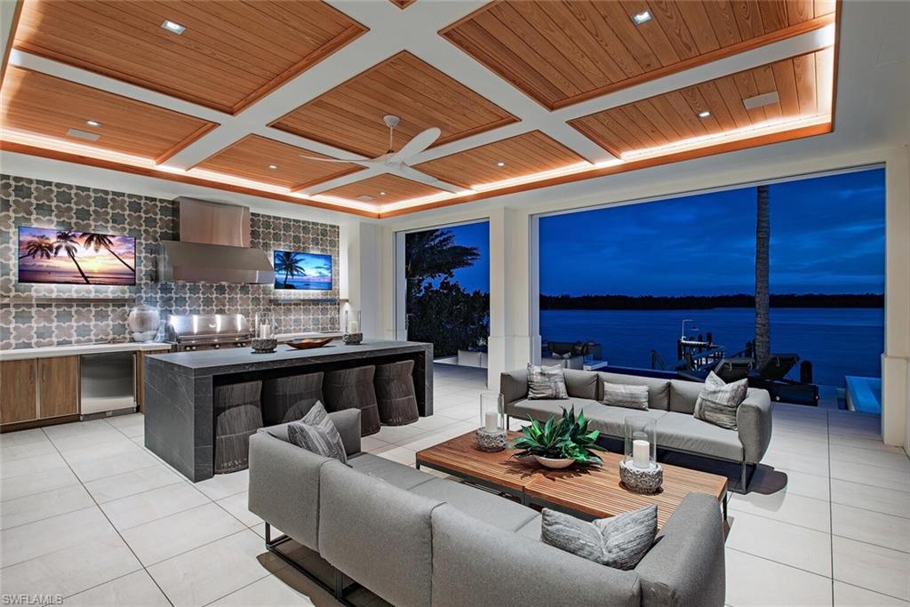 700 Admiralty Parade W