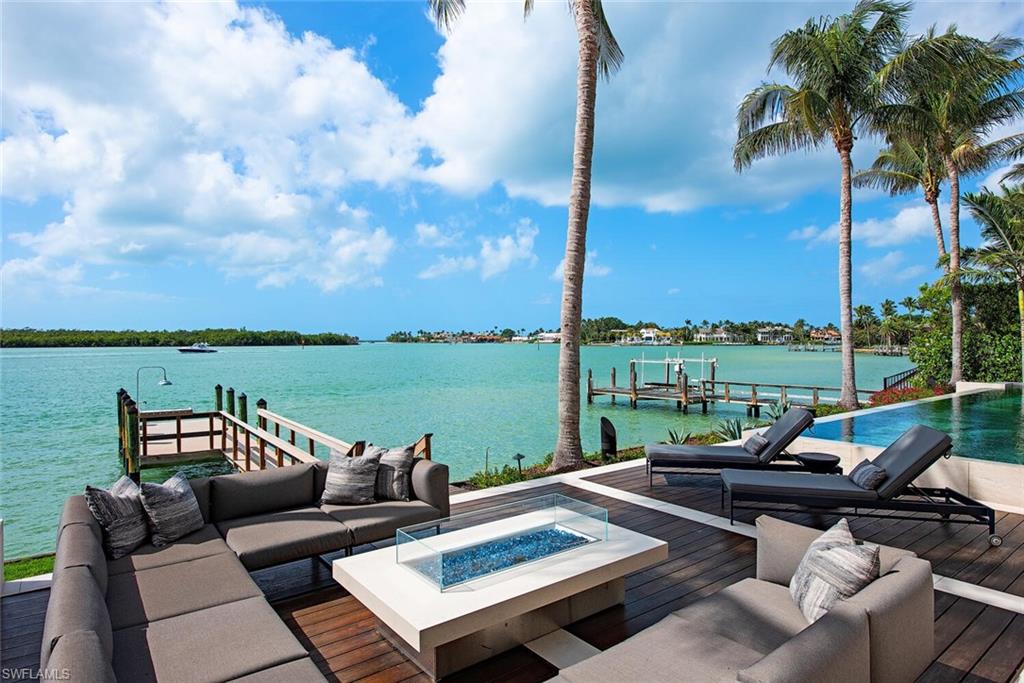 700 Admiralty Parade W