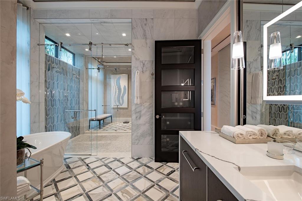 700 Admiralty Parade W