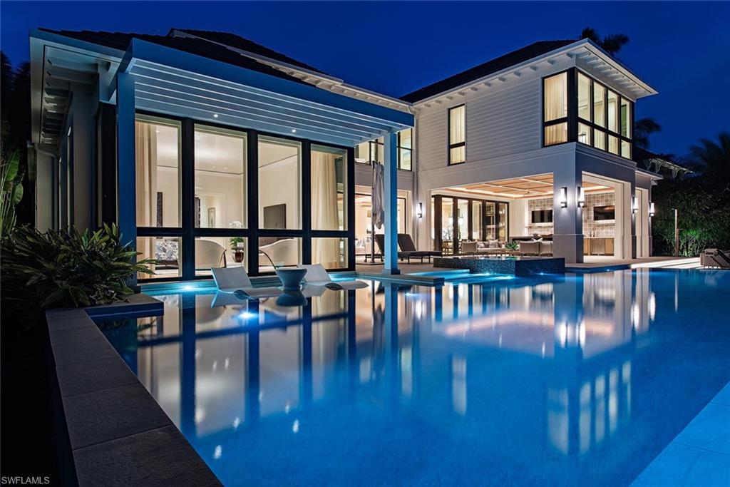 700 Admiralty Parade W