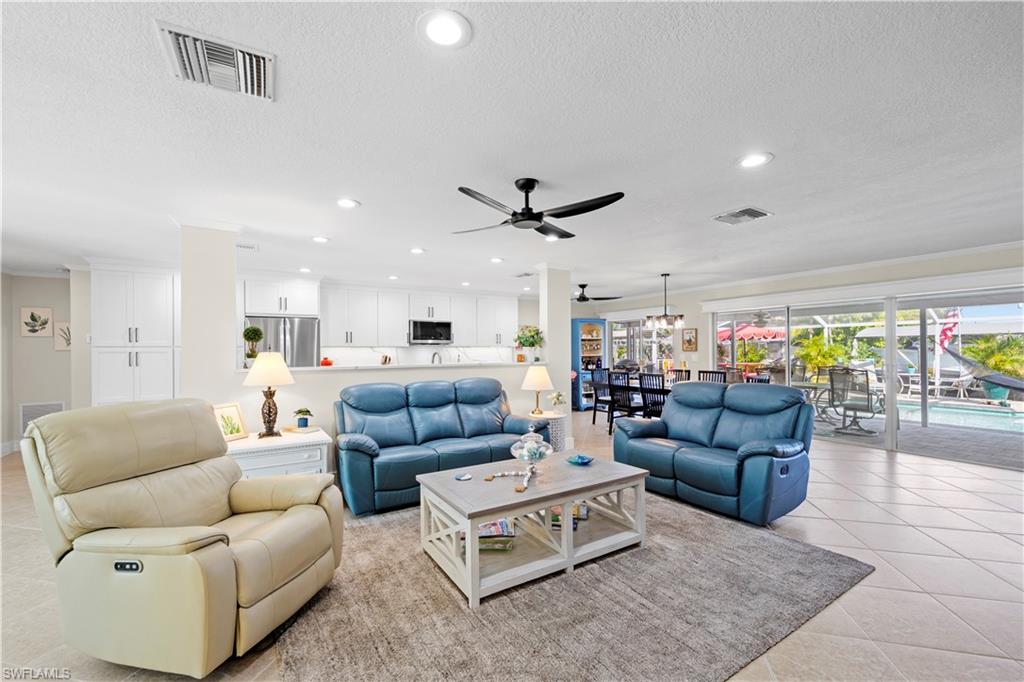 6436 Cocos DR
