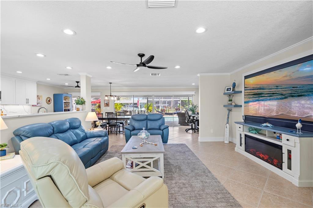 6436 Cocos DR