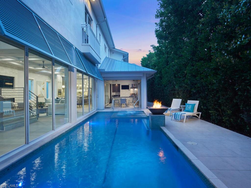 242 2nd AVE S