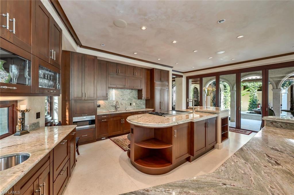 2233 Forrest LN