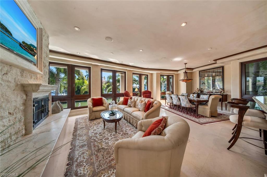 2233 Forrest LN