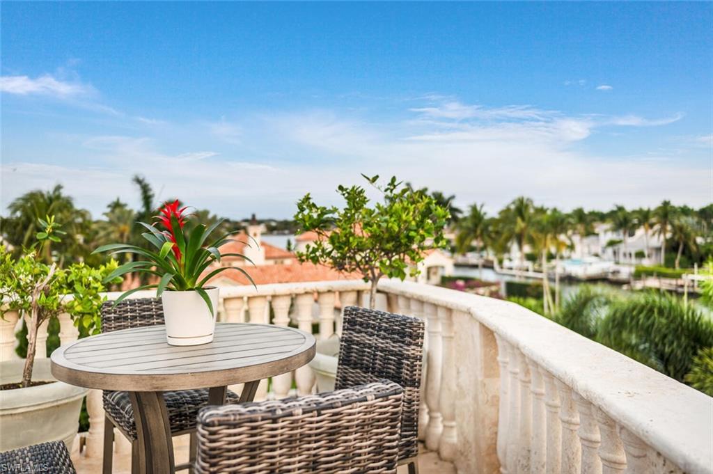 2233 Forrest LN