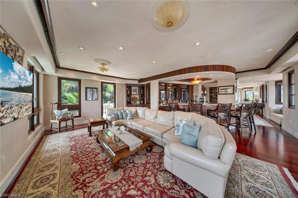2233 Forrest LN