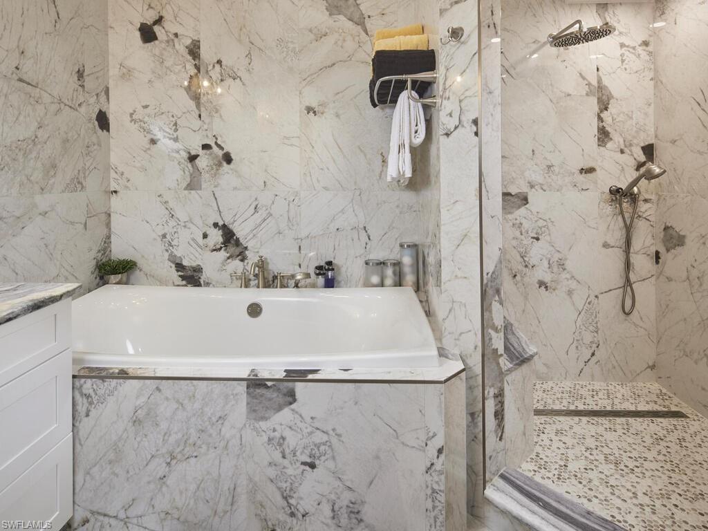 575 Park Shore DR # H2