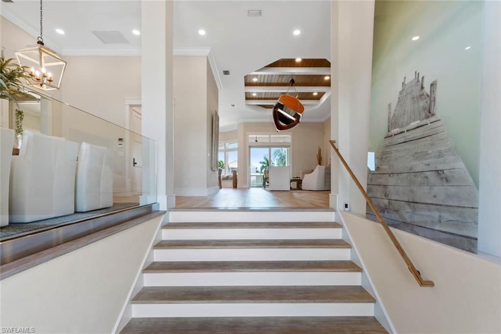 250 6th ST