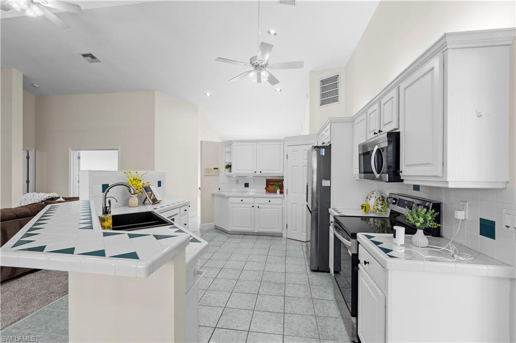 6185 Cocos DR, FORT MYERS