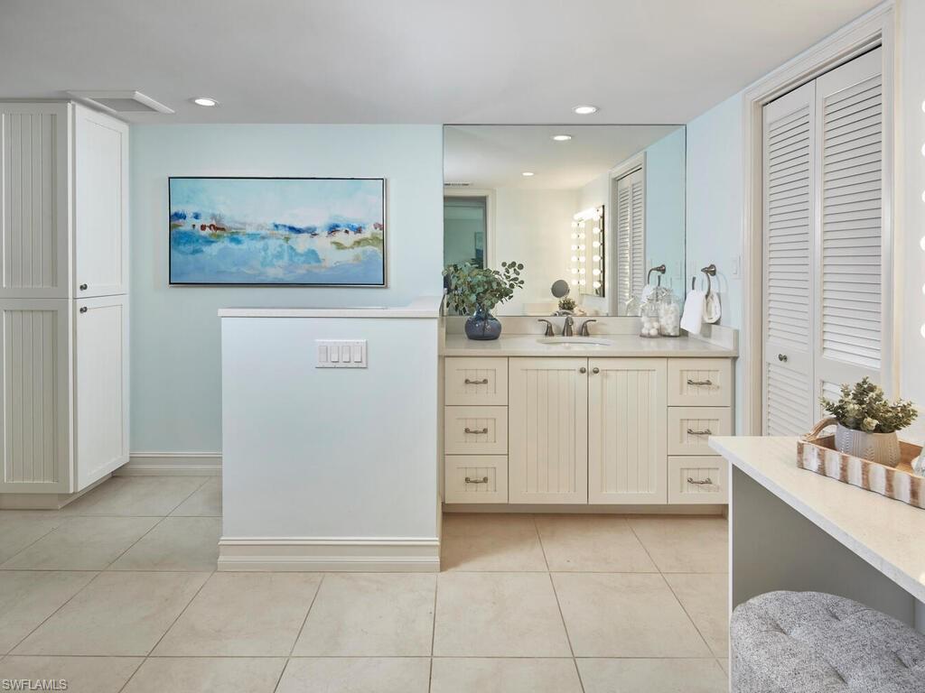 3951 Gulf Shore BLVD N # 201, NAPLES Unit: 201