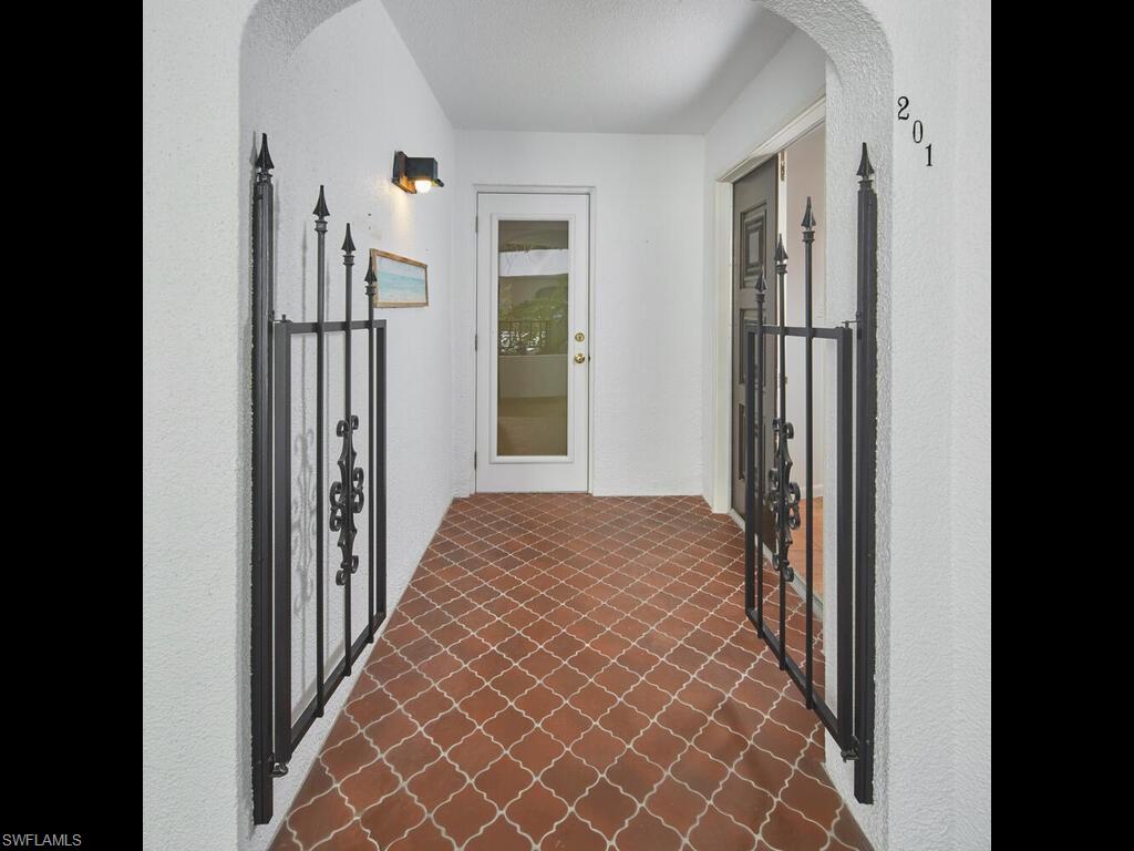 3951 Gulf Shore BLVD N # 201, NAPLES Unit: 201