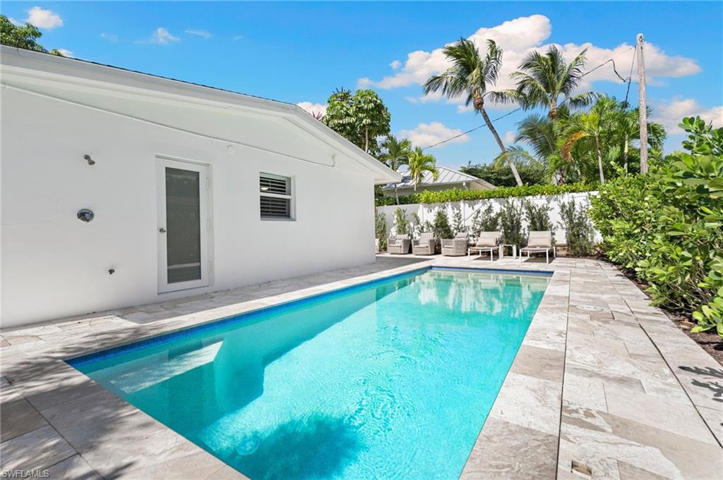 725 Central AVE, NAPLES