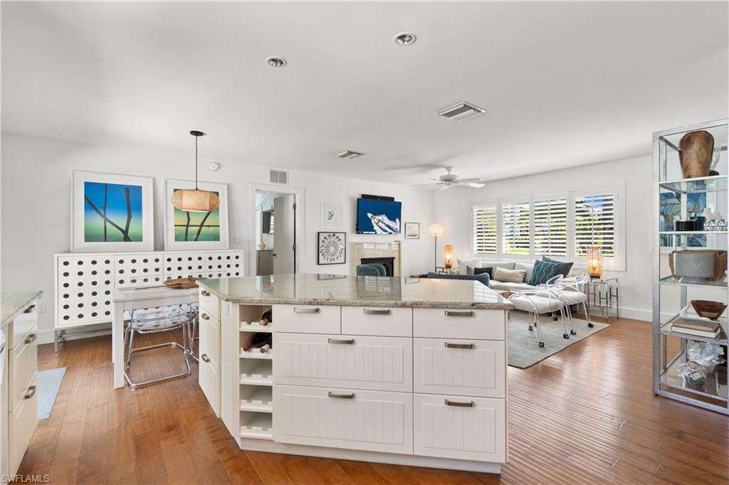 725 Central AVE, NAPLES