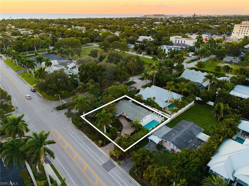 725 Central AVE, NAPLES