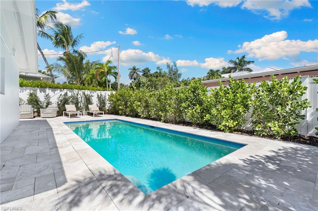 725 Central AVE, NAPLES