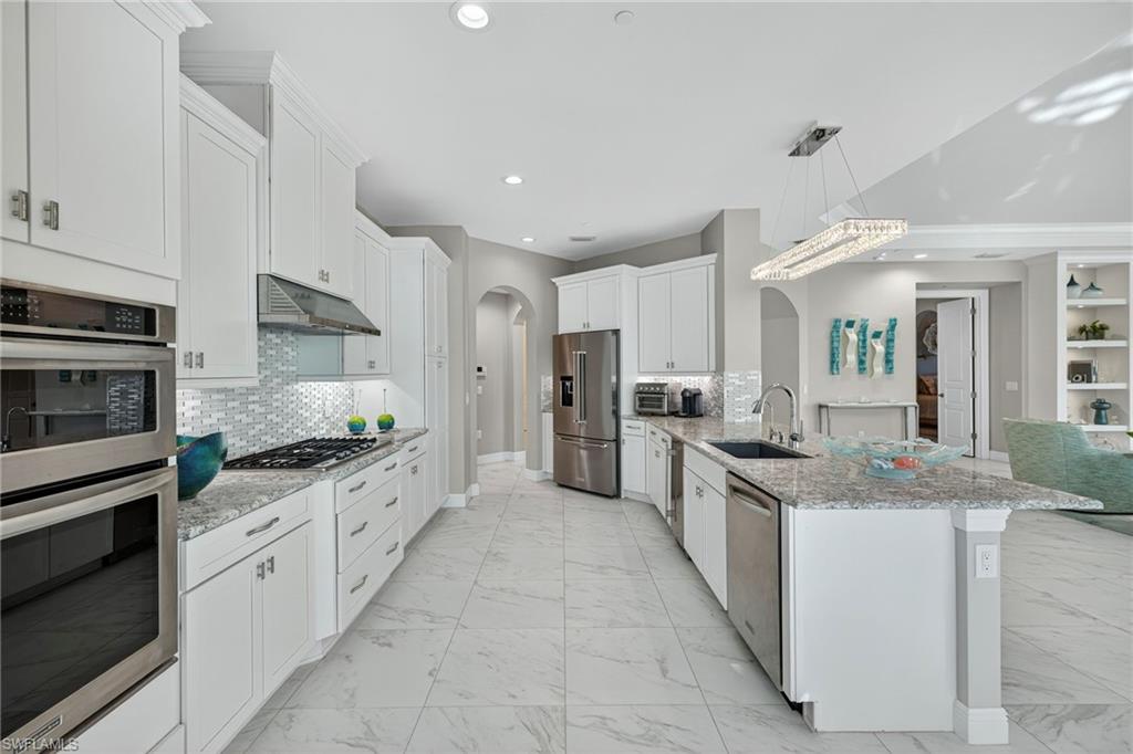 2555 MARQUESA ROYALE LN # 202